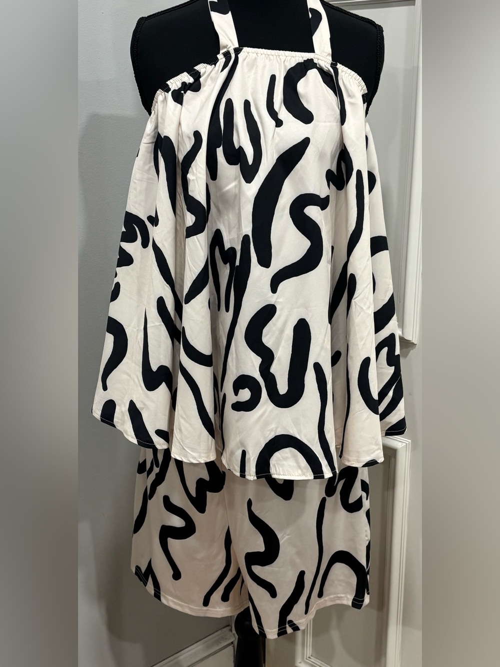 SHEIN Women’s XL Black Cream Abstract Print 2 Piece Shorts Set